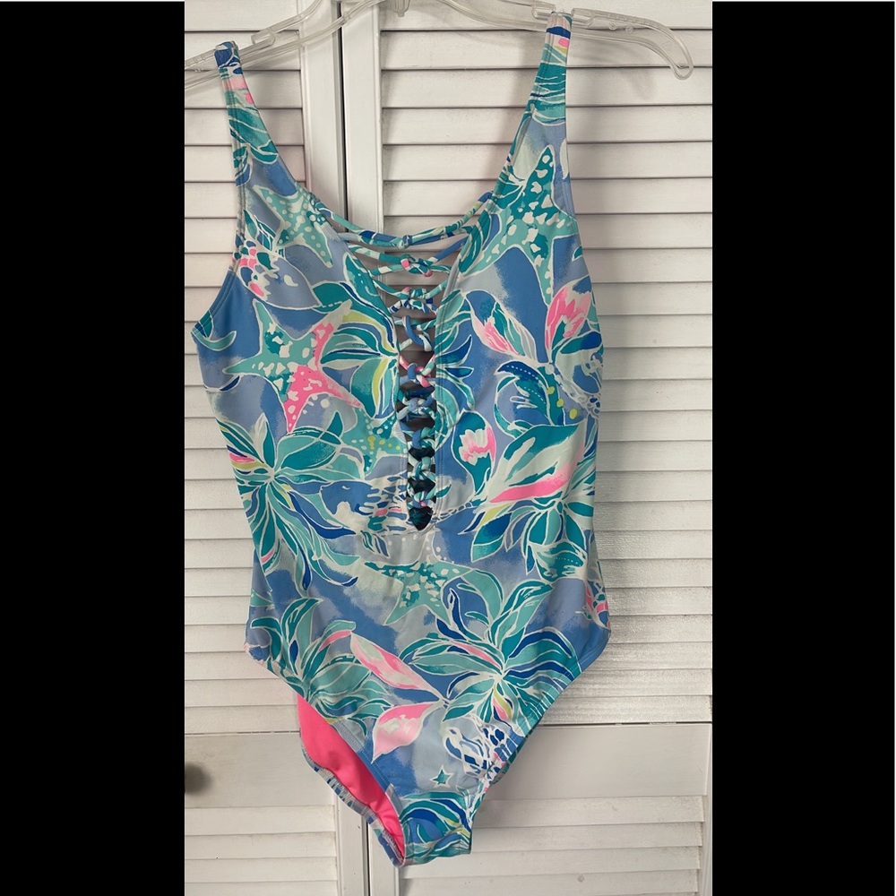 Very good used condition size 8 Lilly lattice suit